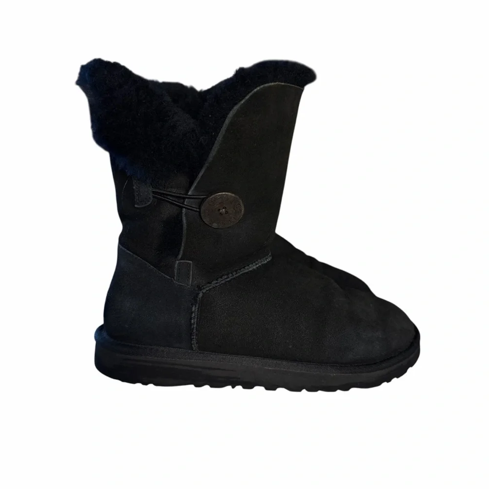 UGG Classic Short Bailey Button Black Winter Boots